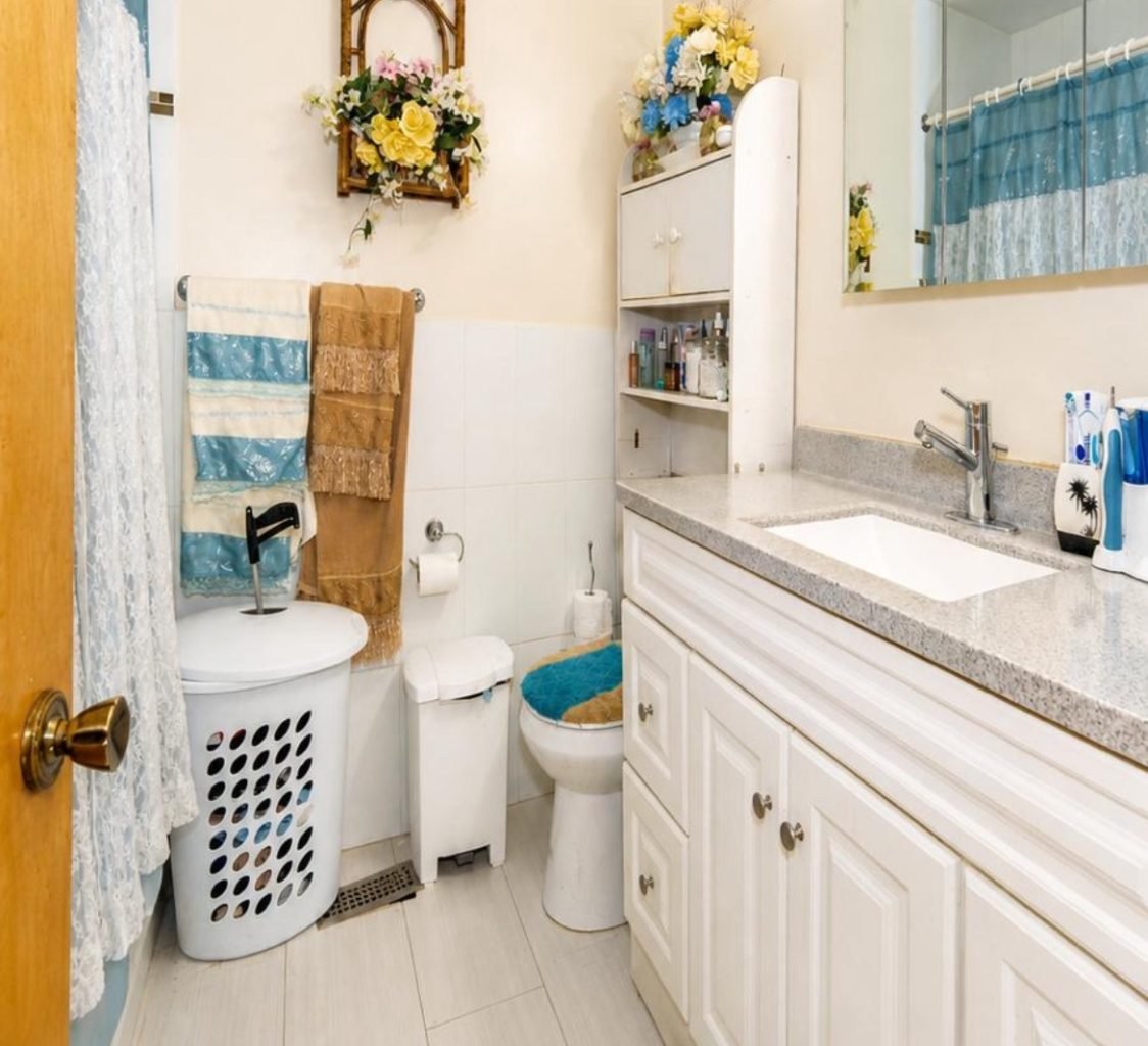 Bathroom renovation before photo